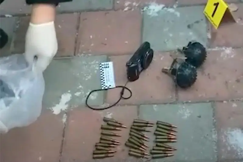 Боеприпасы нашли у станции метро в Алматы