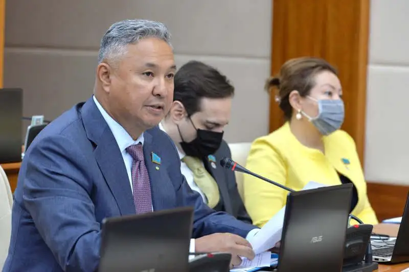 Мажилисмены просят проверить обоснованность оценки аэропорта Актобе