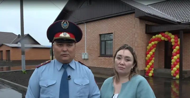 Ключи от нового дома получил участковый инспектор полиции в Акмолинской области