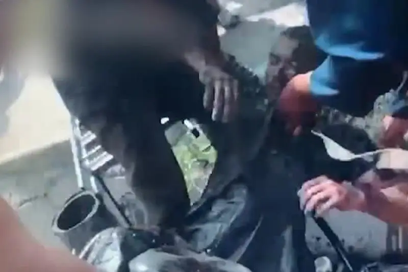 Полицейские Туркестанской области спасли двоих мужчин, упавших в колодец