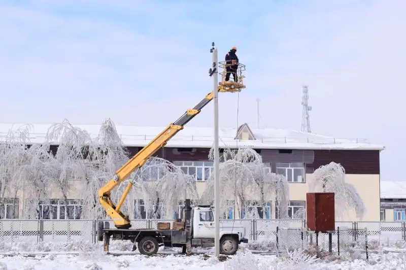 Otyrar aýdanynda elektr jelileri retke keltirilýde