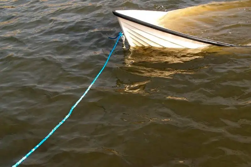 Лодка с людьми перевернулась из-за ветра в ВКО