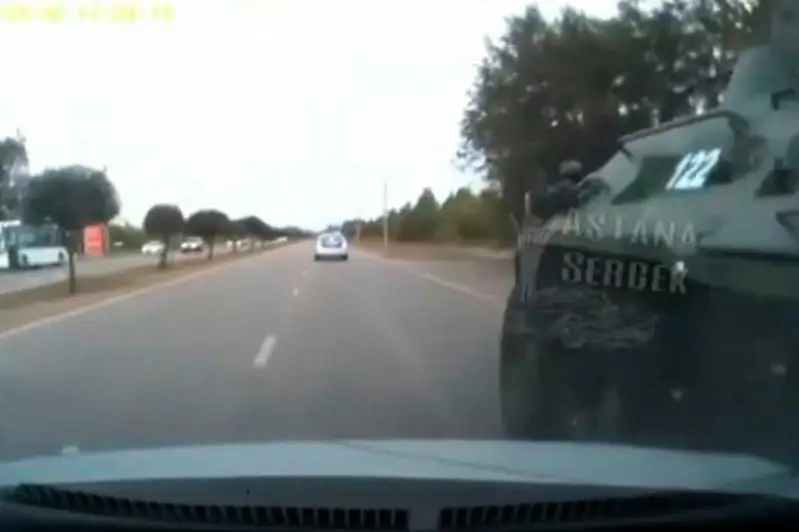 Столкнувшийся с автомобилем БТР не принадлежит ВС РК – Минобороны