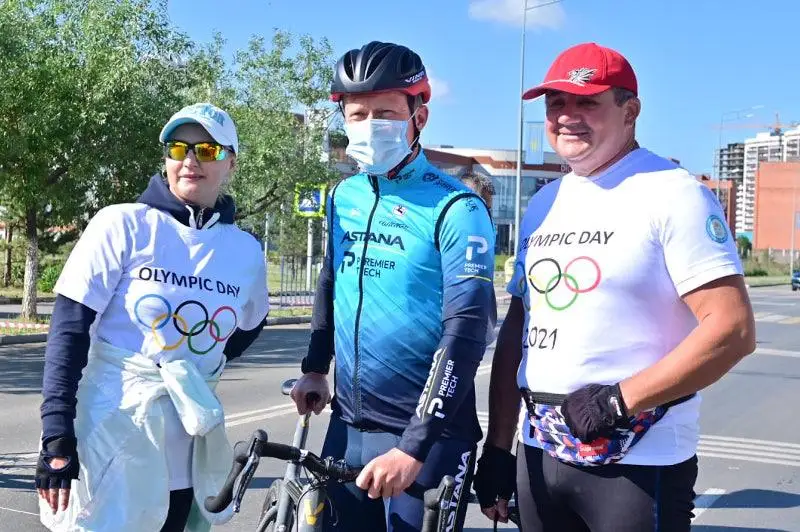 Александр Винокуров открыл велопробег Олимпийского дня