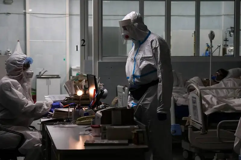 В РФ за сутки госпитализировали на 37,3% меньше пациентов с коронавирусом, чем днем ранее