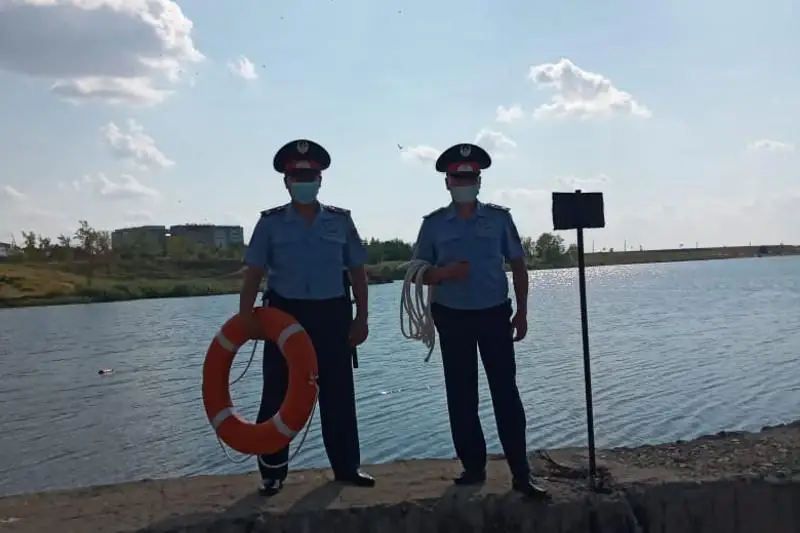 Тонущую женщину спасли полицейские в Костанайской области