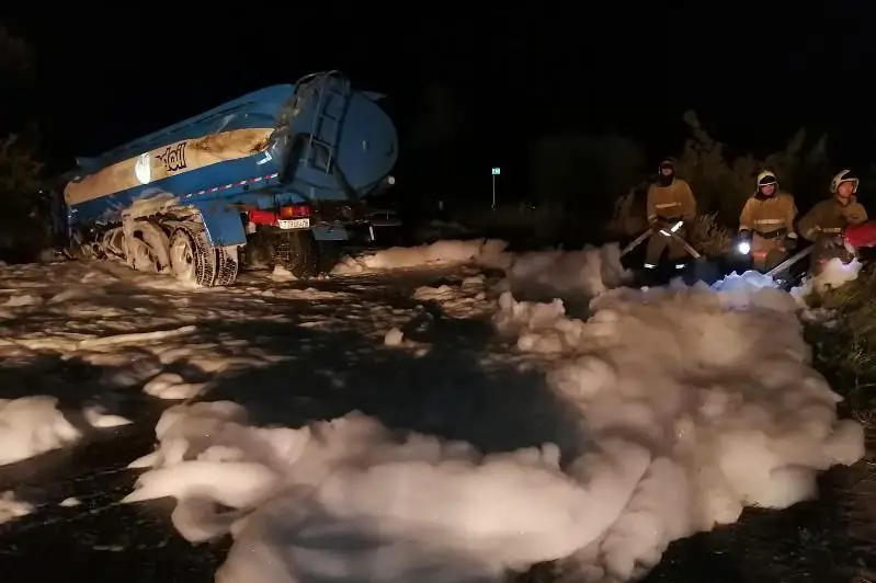 Розлив ГСМ при ДТП с бензовозом произошел на трассе Усть-Каменогорска