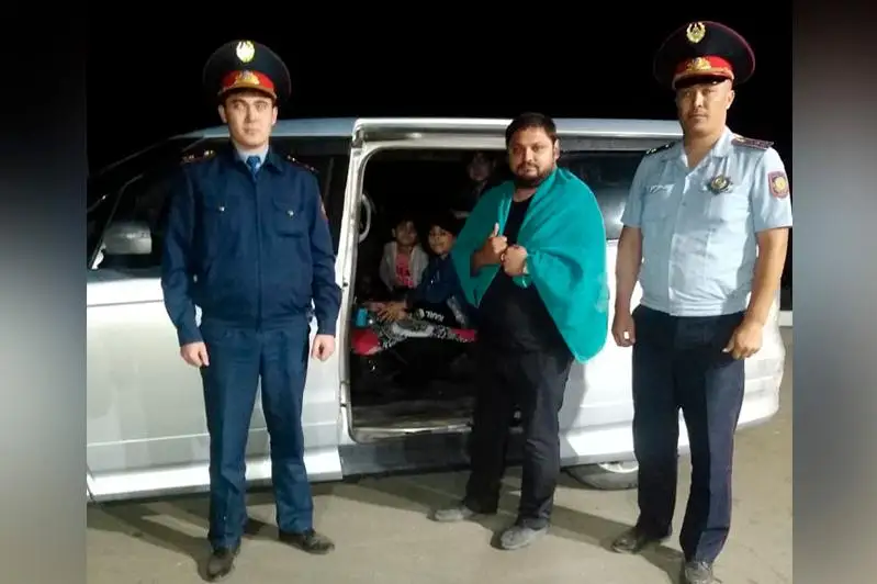 Семье из России помогли на дороге костанайские полицейские