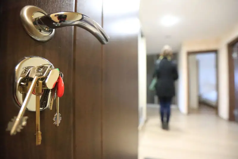 Óskemende alaıaq bireýdiń páterin 3 mln teńgege satyp jibergen