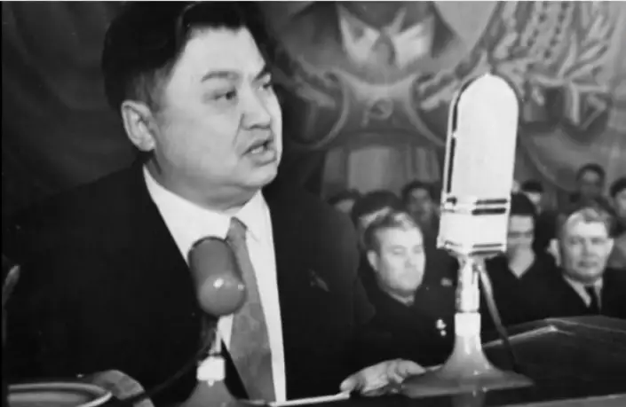 جۇمابەك تاشەنوۆ قىتايعا بارعان ساپارىندا حرۋشيەۆ ءۇشىن نەگە ۇيالدى؟