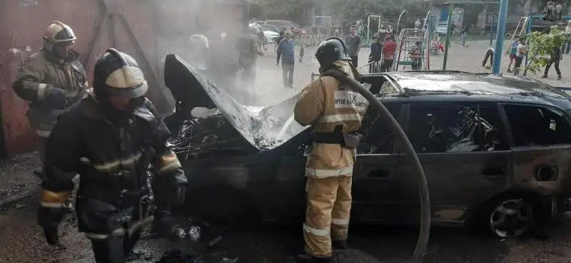 Как действовать во время возгорания в автомобиле – рекомендации спасателей ДЧС ВКО