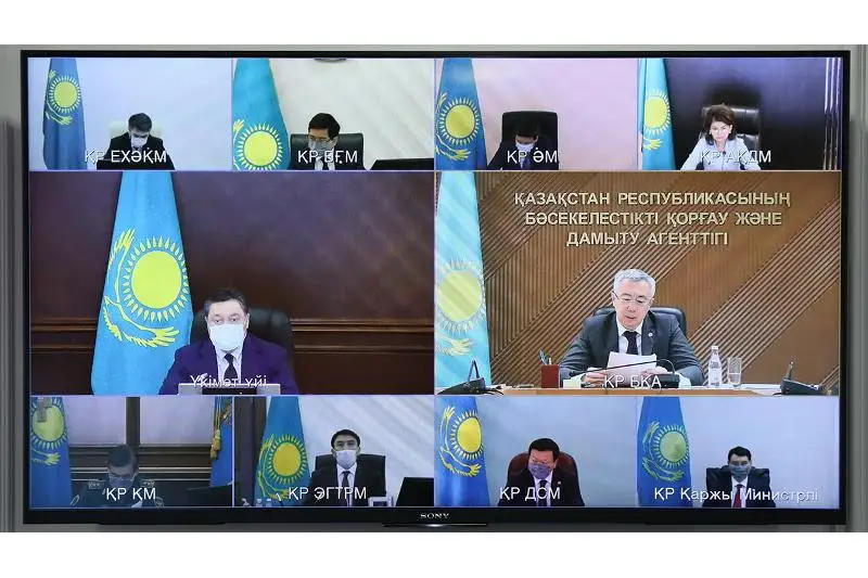 Премьер РК призвал пересмотреть нормы регулирования государственных и частных операторов