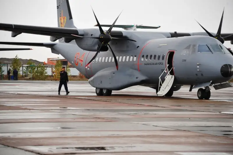 На авиабазах Астаны и Караганды развернуты тренировки летных составов парада