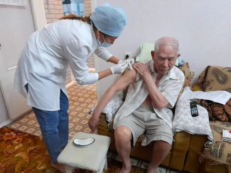 Акцию «Остановим коронавирус вместе!» для пожилых людей запустили в Карагандинской области