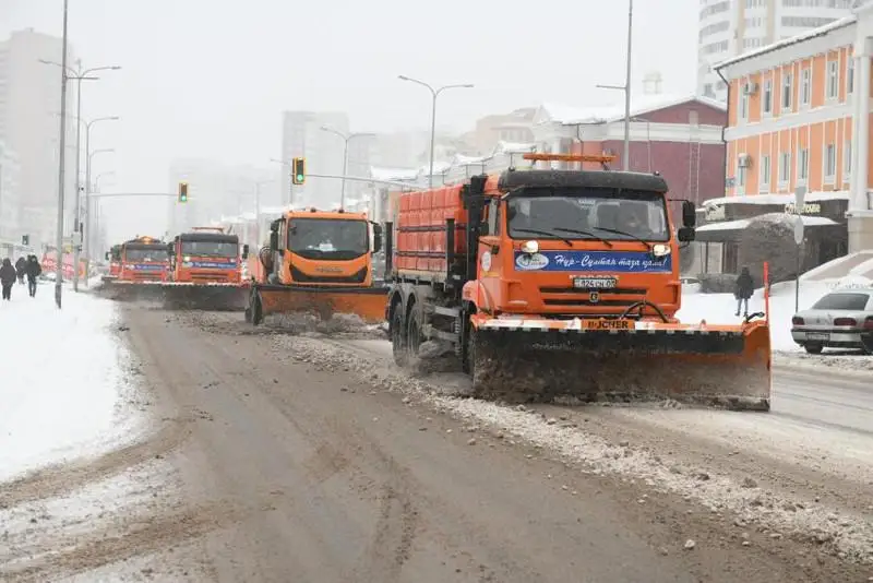 За прошедшую ночь из столицы вывезли почти 28 тысяч кубометров снега