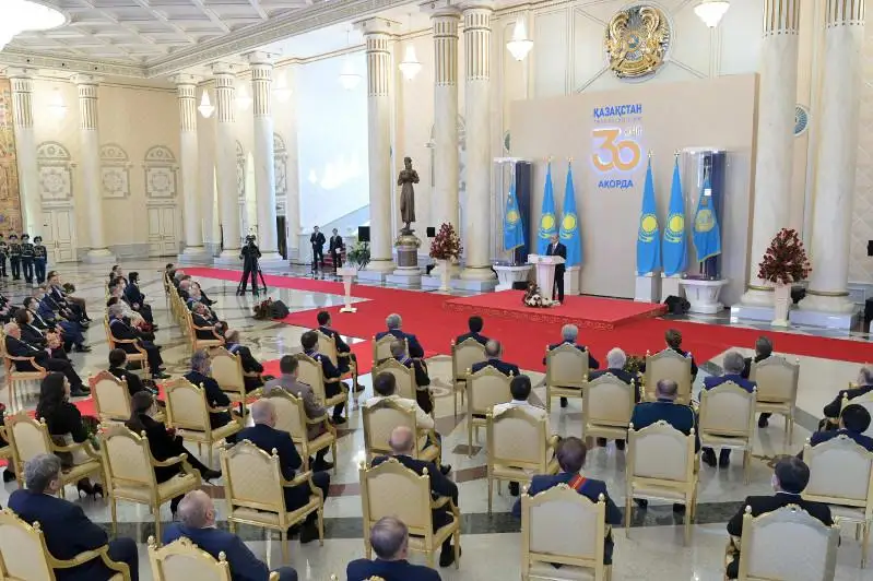 Qazaqstannyń eńbek sińirgen qaıratkerleri men ustazdary memlekettik nagradalar aldy