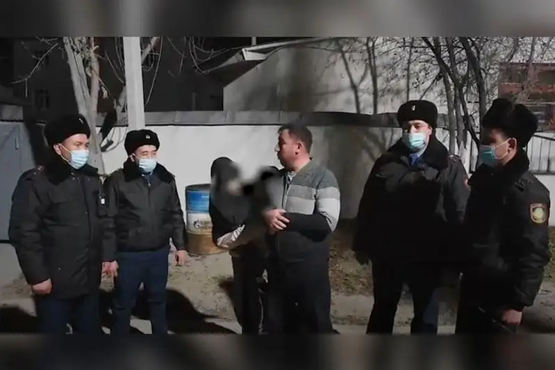 Shymkentte aýlada oınap júrip joǵalǵan 6 jasar qyz saýda ortalyǵynan tabyldy