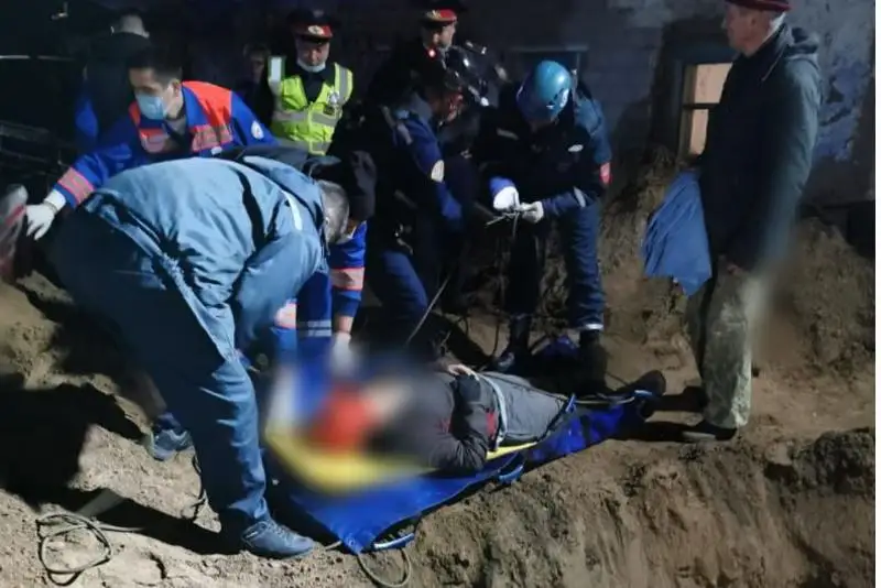 Одиннадцатилетний мальчик провалился в яму в Павлодаре