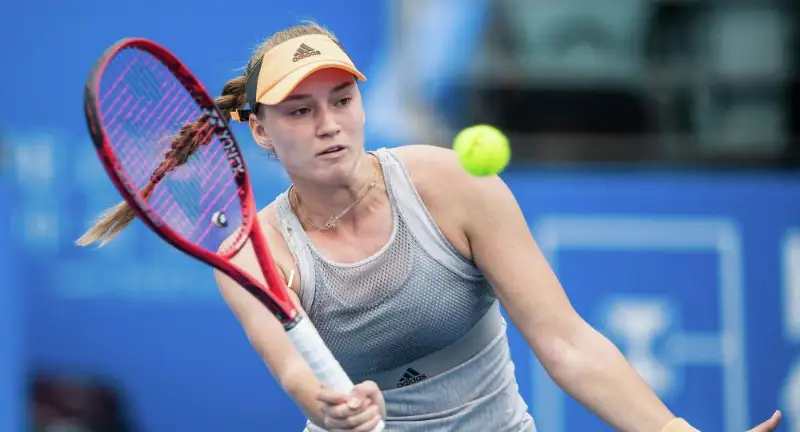 Елена Рыбакина не смогла пробиться в финал турнира WTA в Истбурне