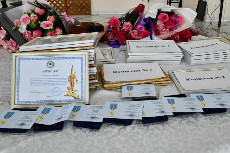 Юбилейные медали вручили членам Общественного совета Алматы