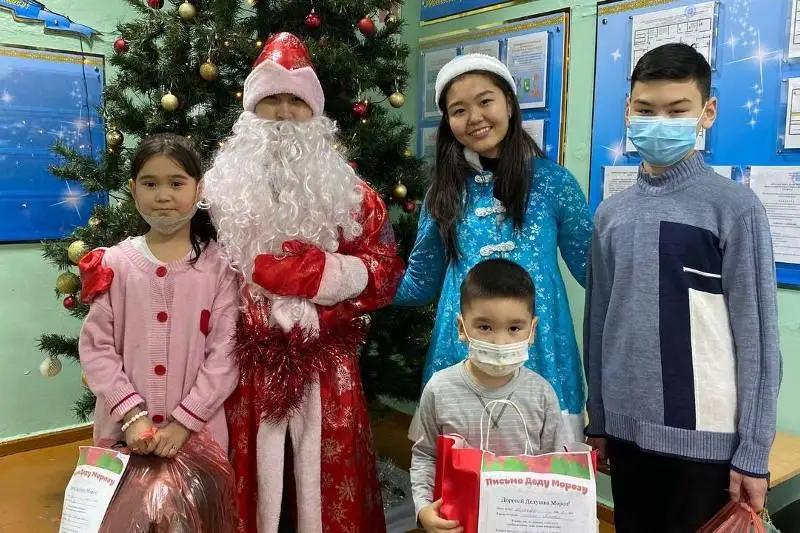 Студенты и преподаватели технического университета Караганды подарили детям новогоднее волшебство