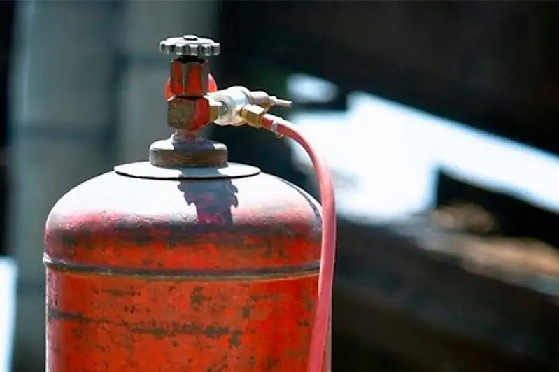 Хлопок газовоздушной смеси произошёл в доме в ЗКО: двое пострадали