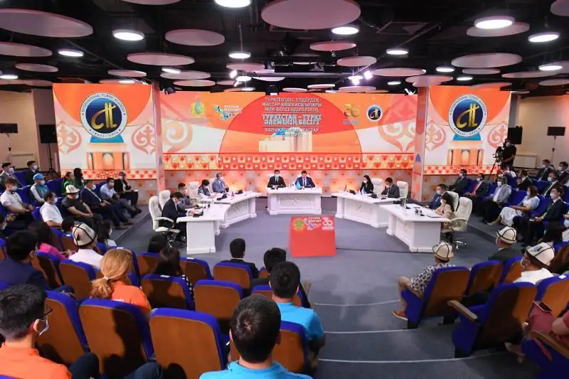 В Туркестане прошло пленарное заседание молодежного саммита «Туркестан – колыбель тюркского мира»