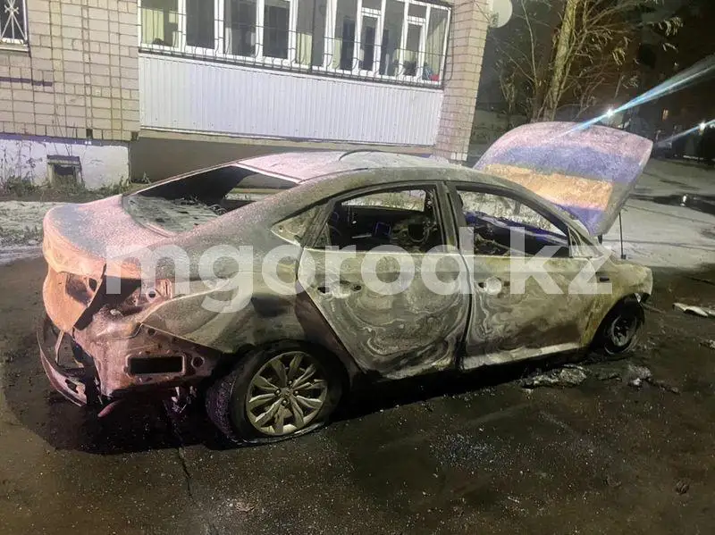 «Hyundai Accent» сгорел дотла в центре Уральска