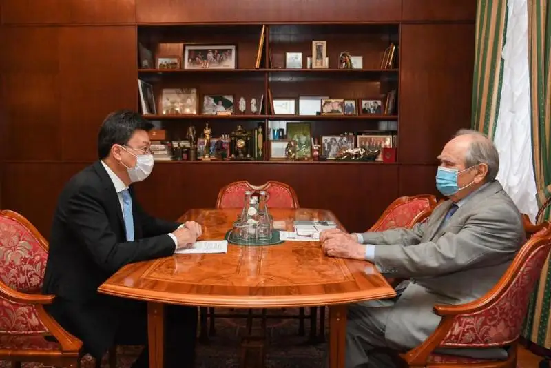 Генконсул РК в Казани встретился с Госсоветником Татарстана Минтимером Шаймиевым