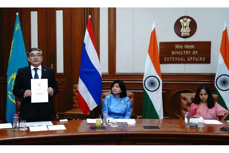 Посол Казахстана вручил верительные грамоты Президенту Индии