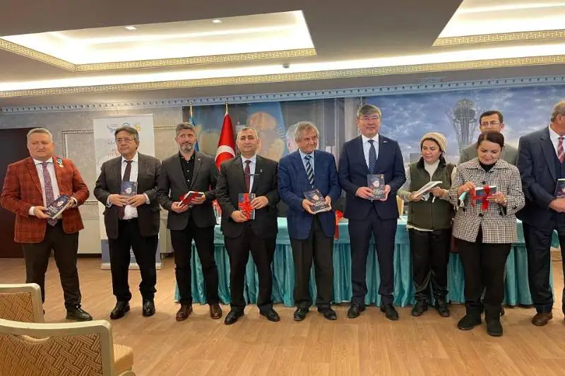 Ankarada Baýyrjan Momyshuly týraly jańa kitaptyń tusaýkeseri ótti