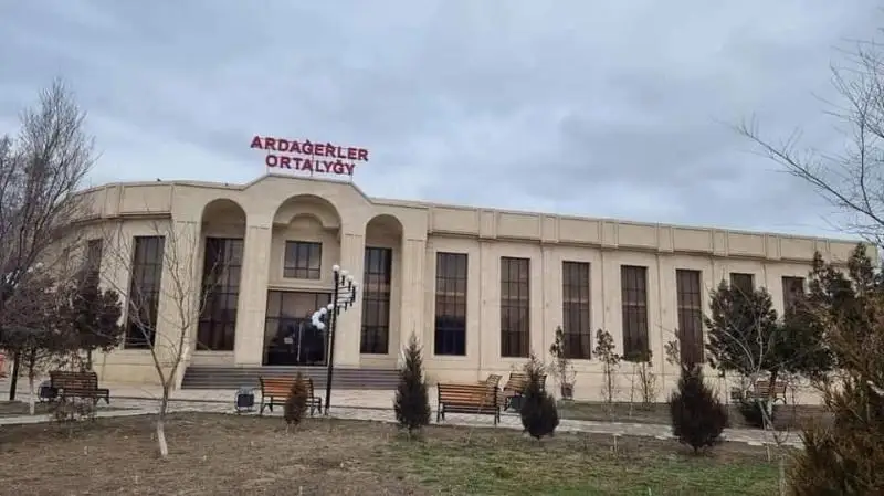 Túrkistan oblysynda toıhanalar sport keshenine aınalýda