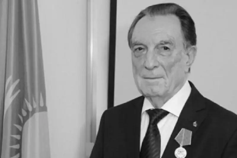 Елбасы выразил соболезнования родным и близким Надира Надирова