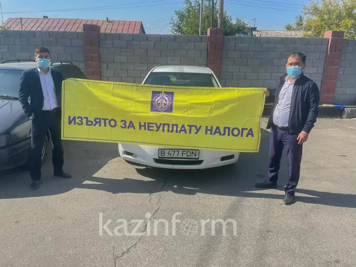 Taldyqorǵanda salyǵy tólenbegen kólikter jappaı tárkilenip jatyr