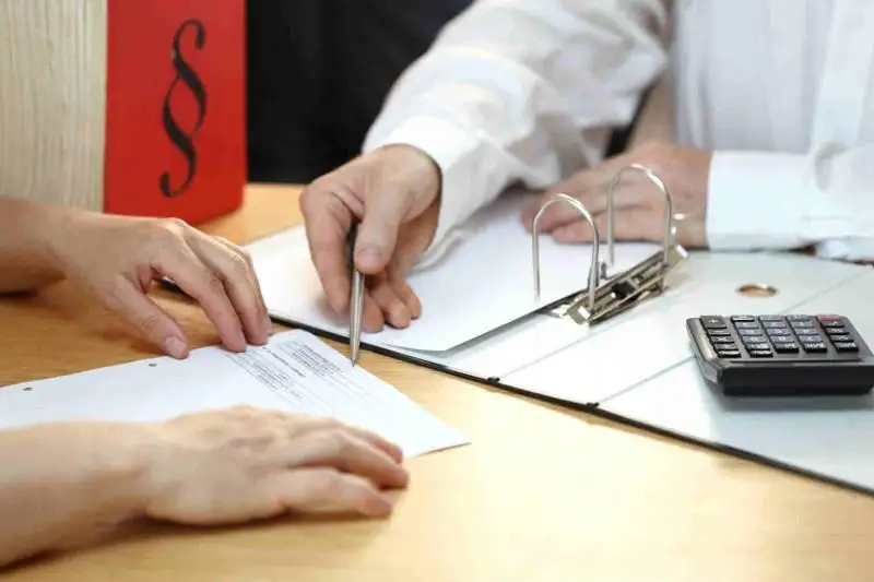 Кредитный консультант банка в Таразе обманул клиентов на 4 млн тенге