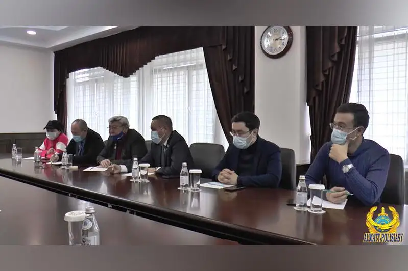 Almaty máslıhatynyń depýtattary polıtsııa departamentinde boldy