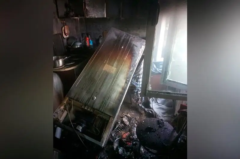 Восемь человек эвакуировали при пожаре в многоэтажном доме в Усть-Каменогорске