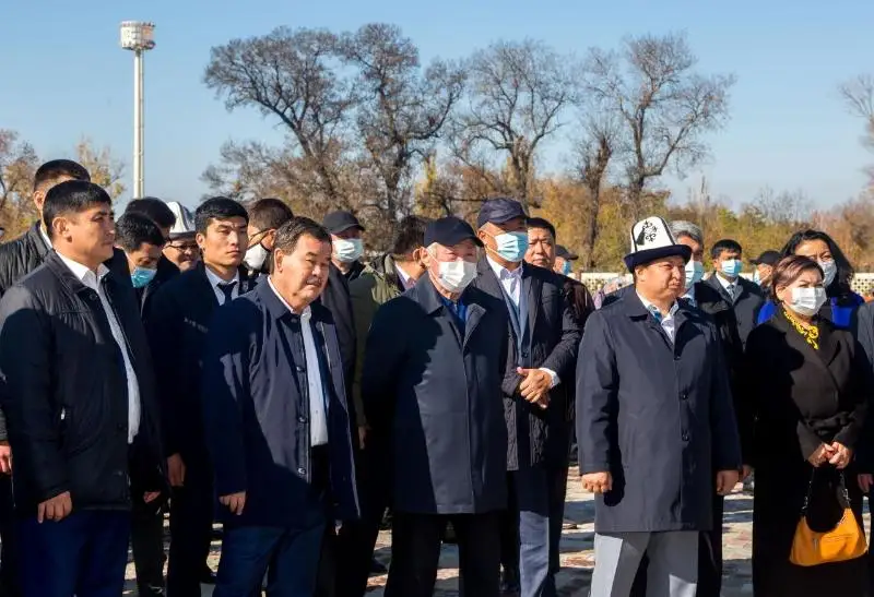 Более 128 тонн продовольственной продукции привезли кыргызские аграрии в Тараз