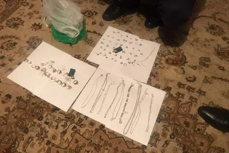 На миллион тенге обокрали ломбард двое жителей Алматинской области