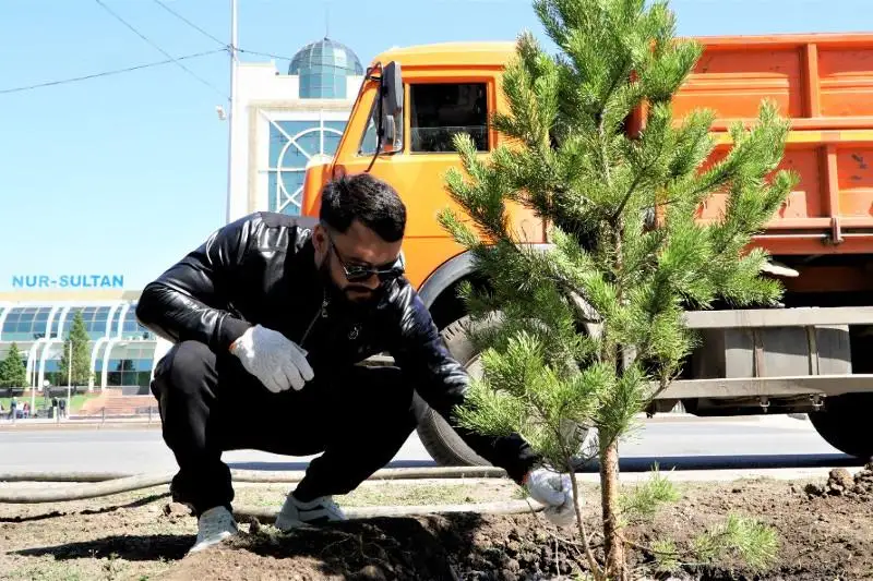 Спортсмены, артисты и молодежь столицы присоединились к челленджу «Посади свое дерево»
