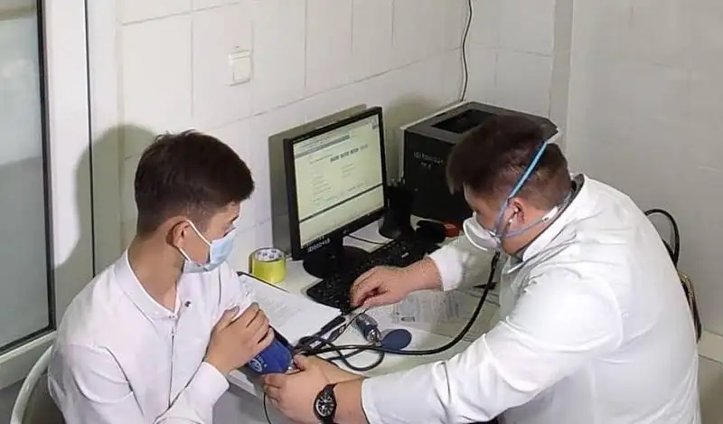 Jambylda bir kúnde 12 oqýshy Pfizer vaktsınasyn saldyrdy