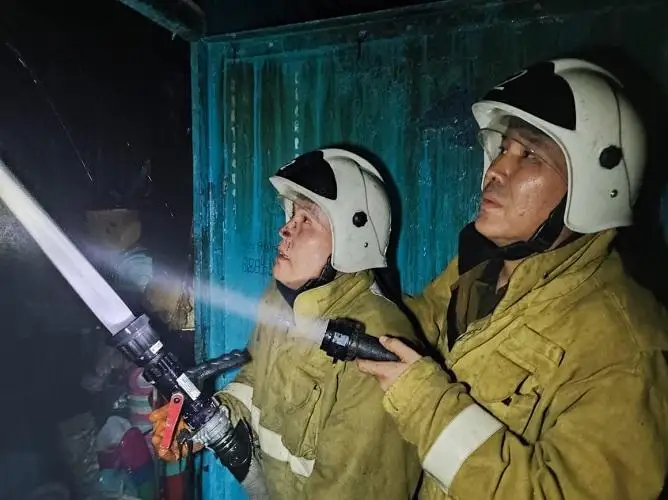 Торговые бутики горели на Центральном рынке в Шымкенте