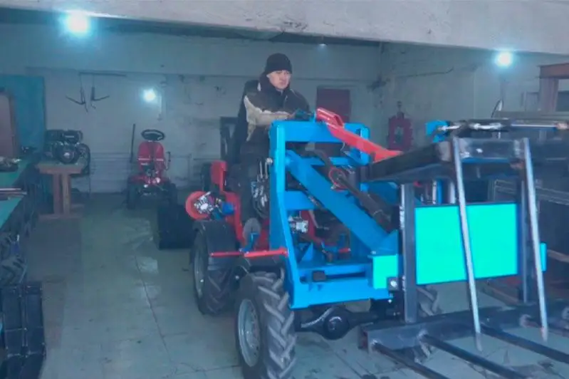 Мини-трактор своими руками собирает житель Павлодарской области