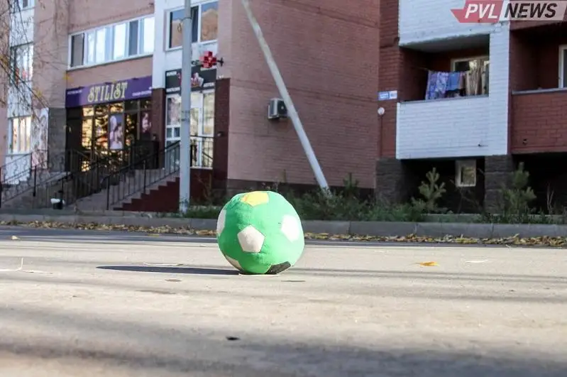 Восьмилетний мальчик попал под колеса авто в Павлодаре