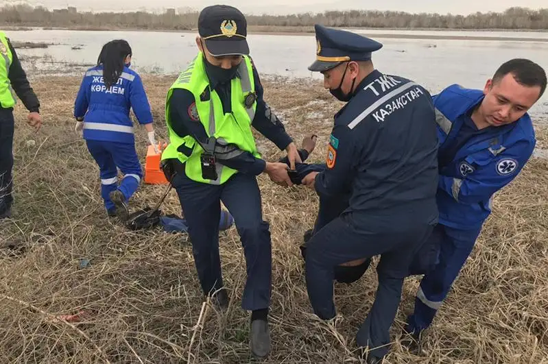 Семейде суға батып бара жатқан адам құтқарылды