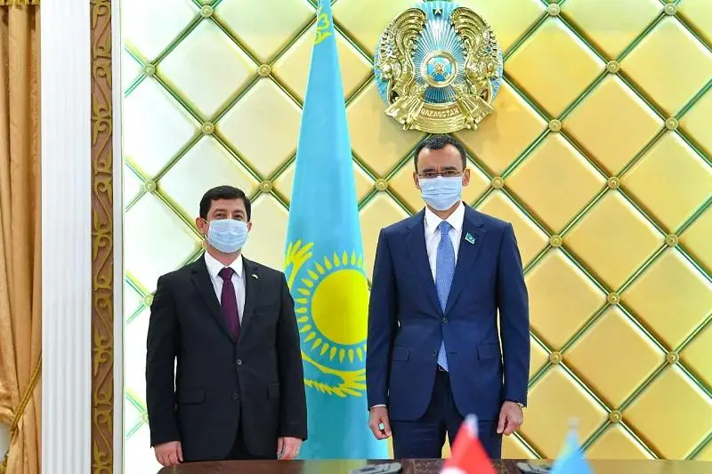 Маулен Ашимбаев принял посла Турции в Казахстане