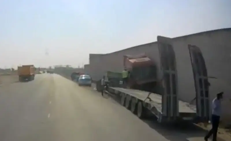 Грузовик врезался в стену в Актау: пострадал водитель