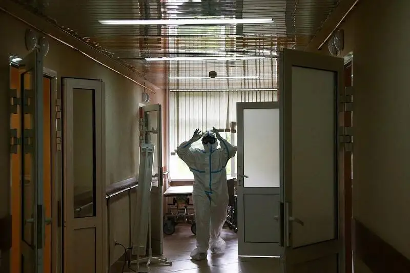 828 смертей из-за коронавируса за сутки зафиксировано в России