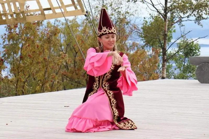 Казахскую культуру представили в норвежском «Замке роз»
