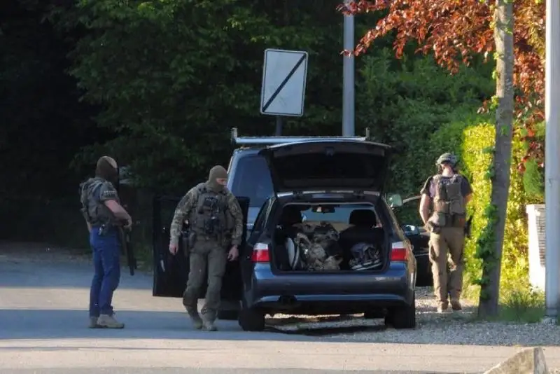 Полиция Бельгии разыскивает сбежавшего военного с оружием